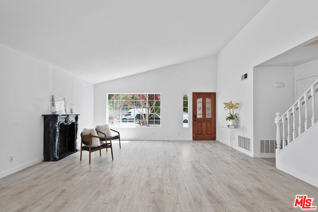 8473 Penfield Avenue Winnetka, CA 91306 - Photo 8 of 41