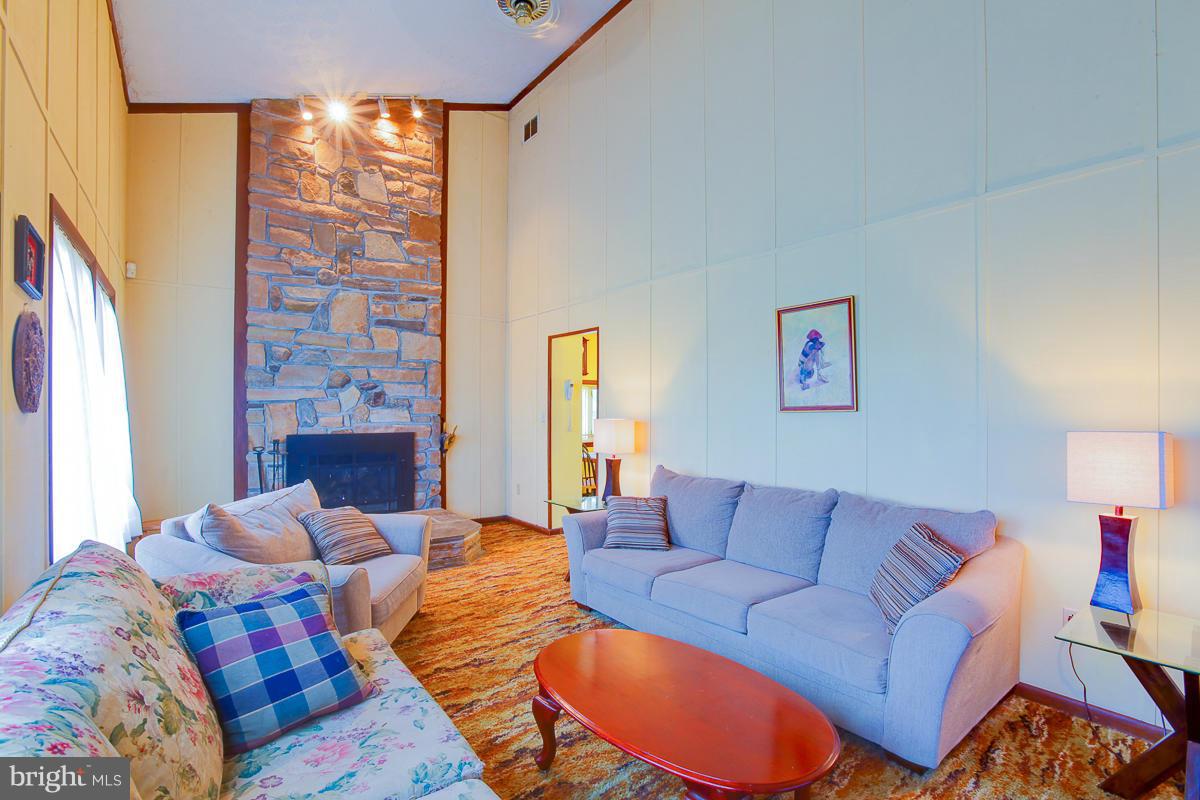 2636 Coon Club Road Westminster, MD 21157 - Photo 12 of 29 Family Room