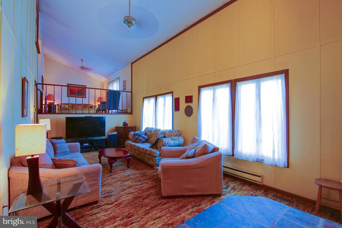 2636 Coon Club Road Westminster, MD 21157 - Photo 14 of 29 Family Room