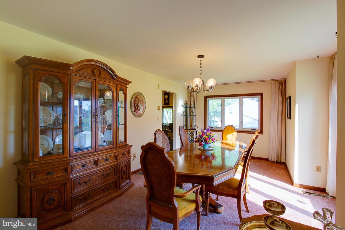2636 Coon Club Road Westminster, MD 21157 - Photo 18 of 29 Living Room