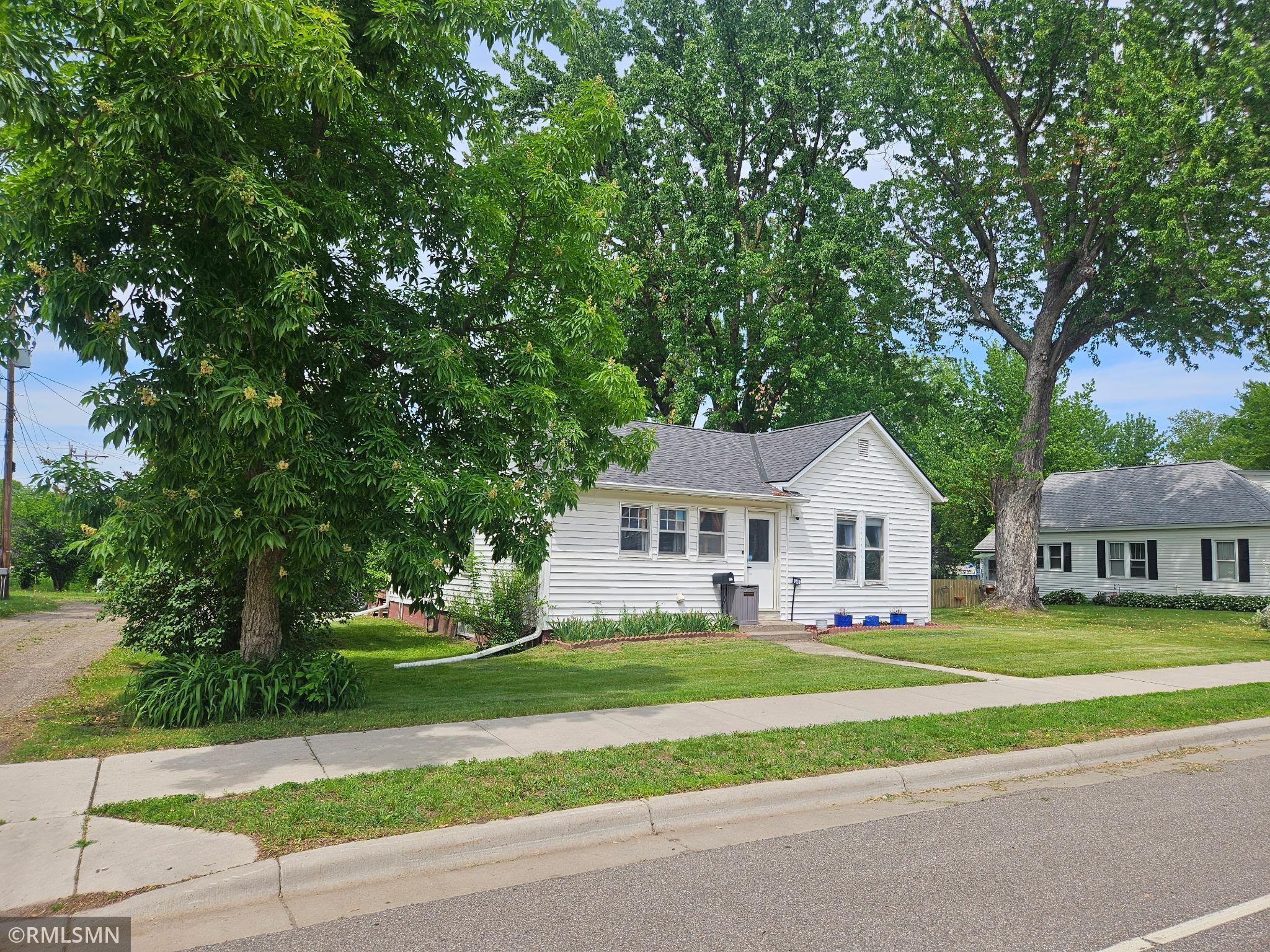 240 2nd Street Southeast Milaca, MN 56353 - Photo 2 of 15