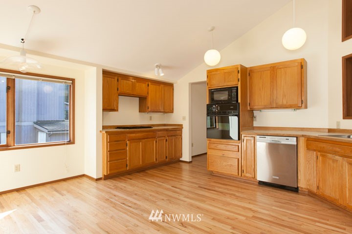 5914 150th Place Southwest Edmonds, WA 98026 - Photo 8 of 25 Gallery Image 8
