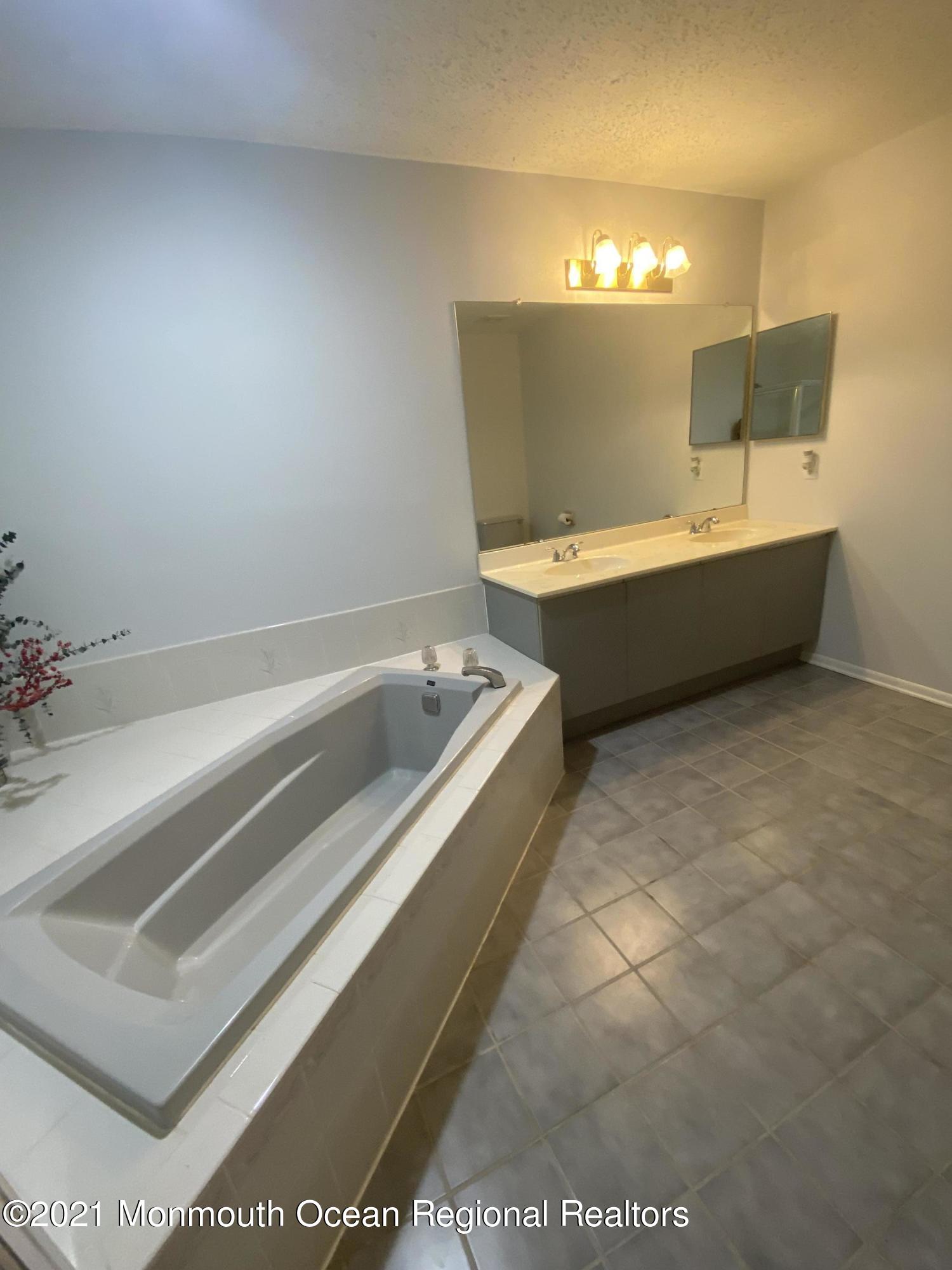 304 Pegasus Road, Unit 304 Piscataway, NJ 08854 - Photo 19 of 28 IMG_2747