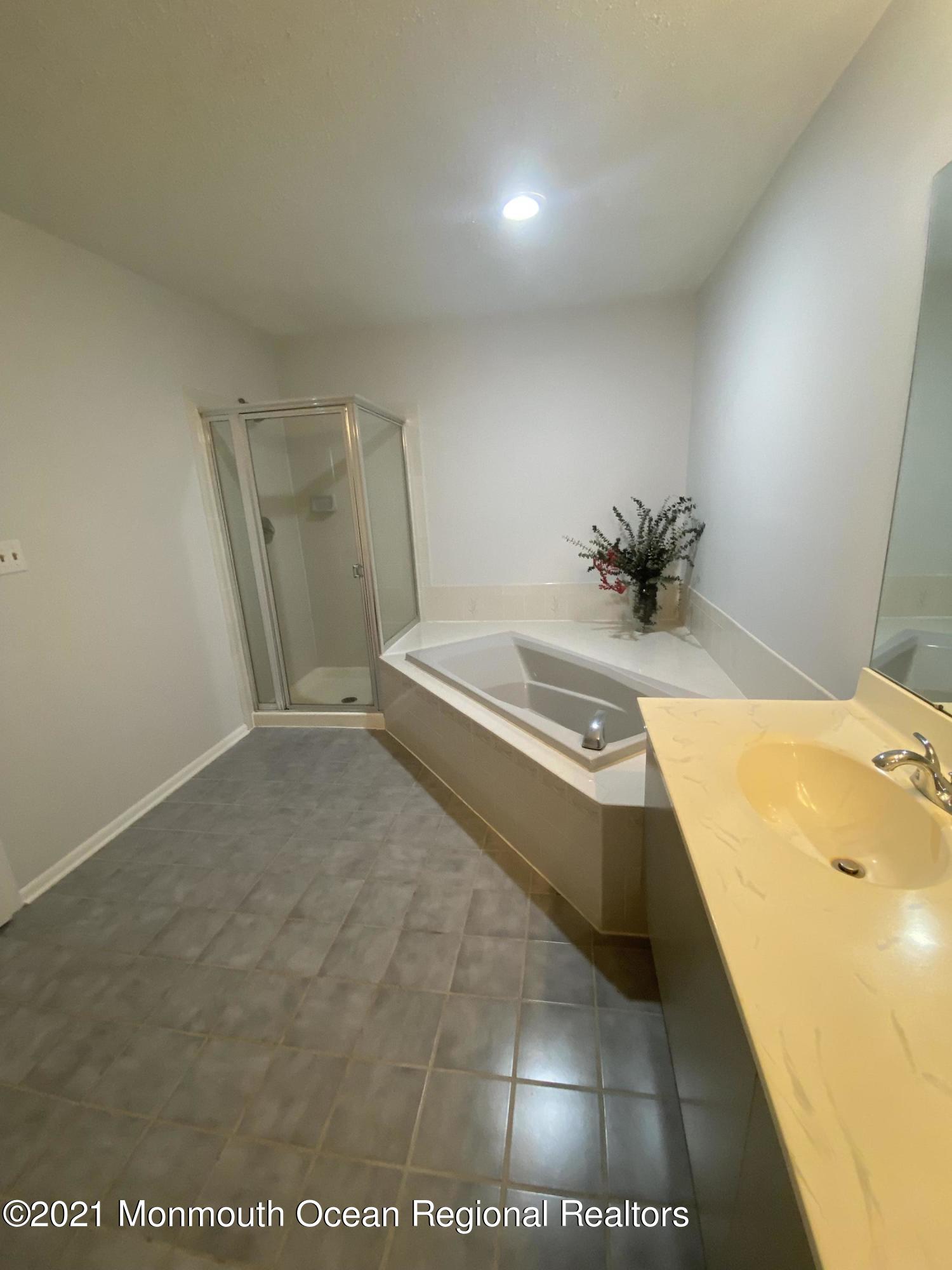 304 Pegasus Road, Unit 304 Piscataway, NJ 08854 - Photo 20 of 28 IMG_2748