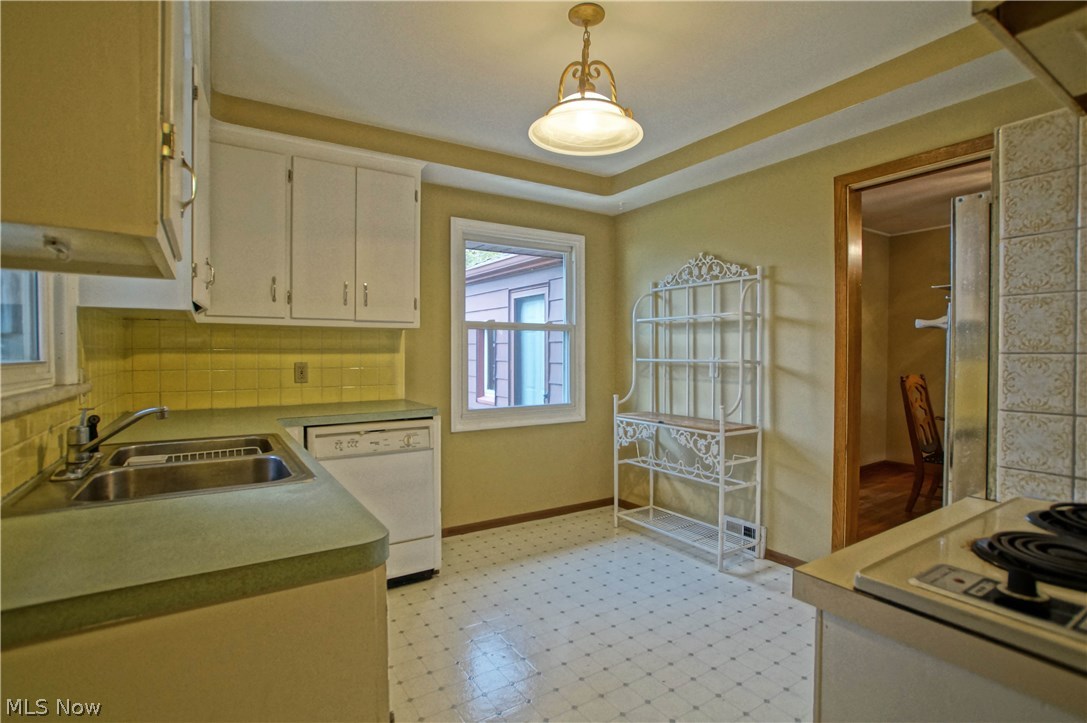 5447 Huron Road Cleveland, OH 44124 - Photo 4 of 18