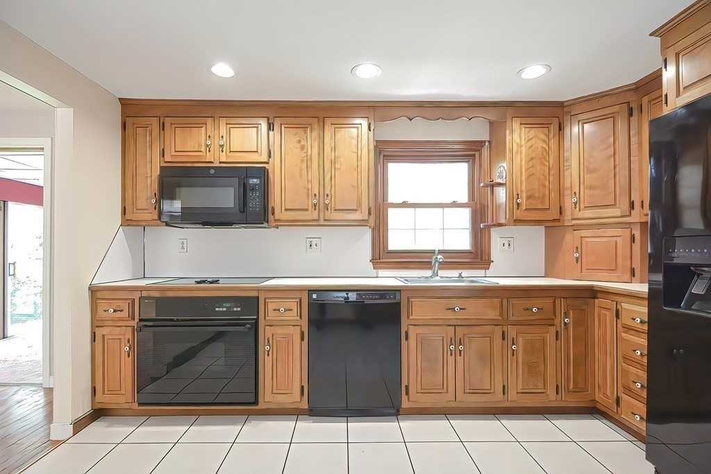 36 Southgate Road Franklin, MA 02038 - Photo 15 of 42 Gallery Image 15