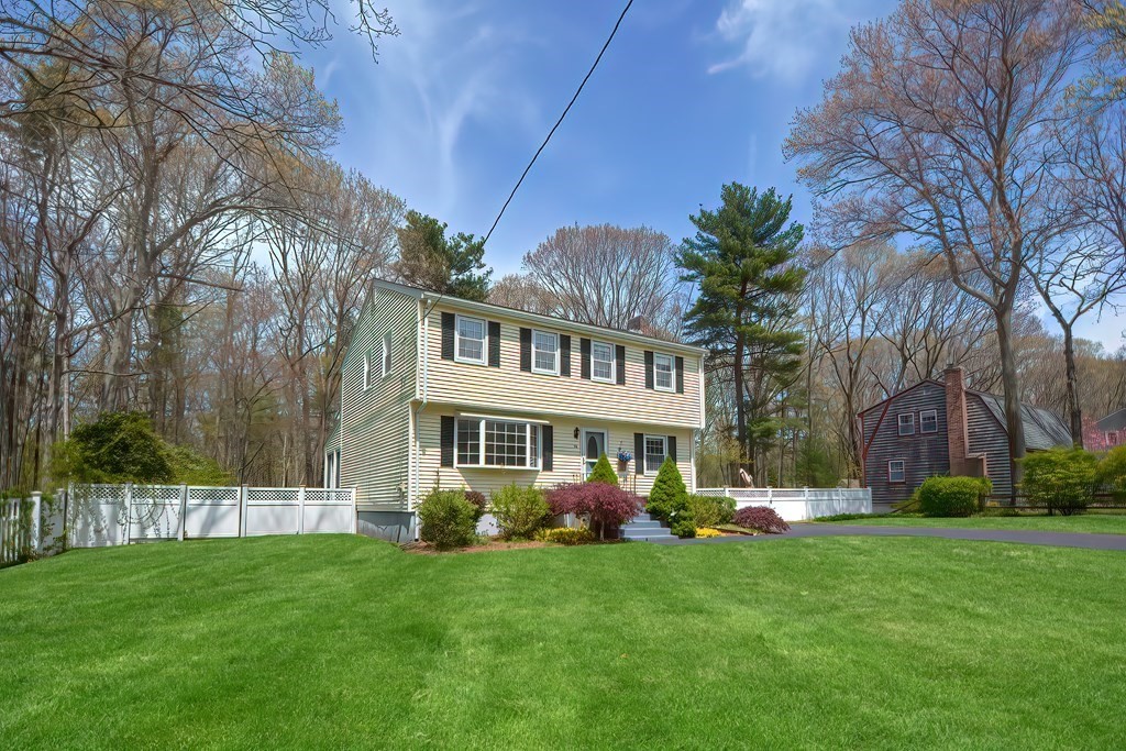 36 Southgate Road Franklin, MA 02038 - Photo 3 of 42 Gallery Image 3