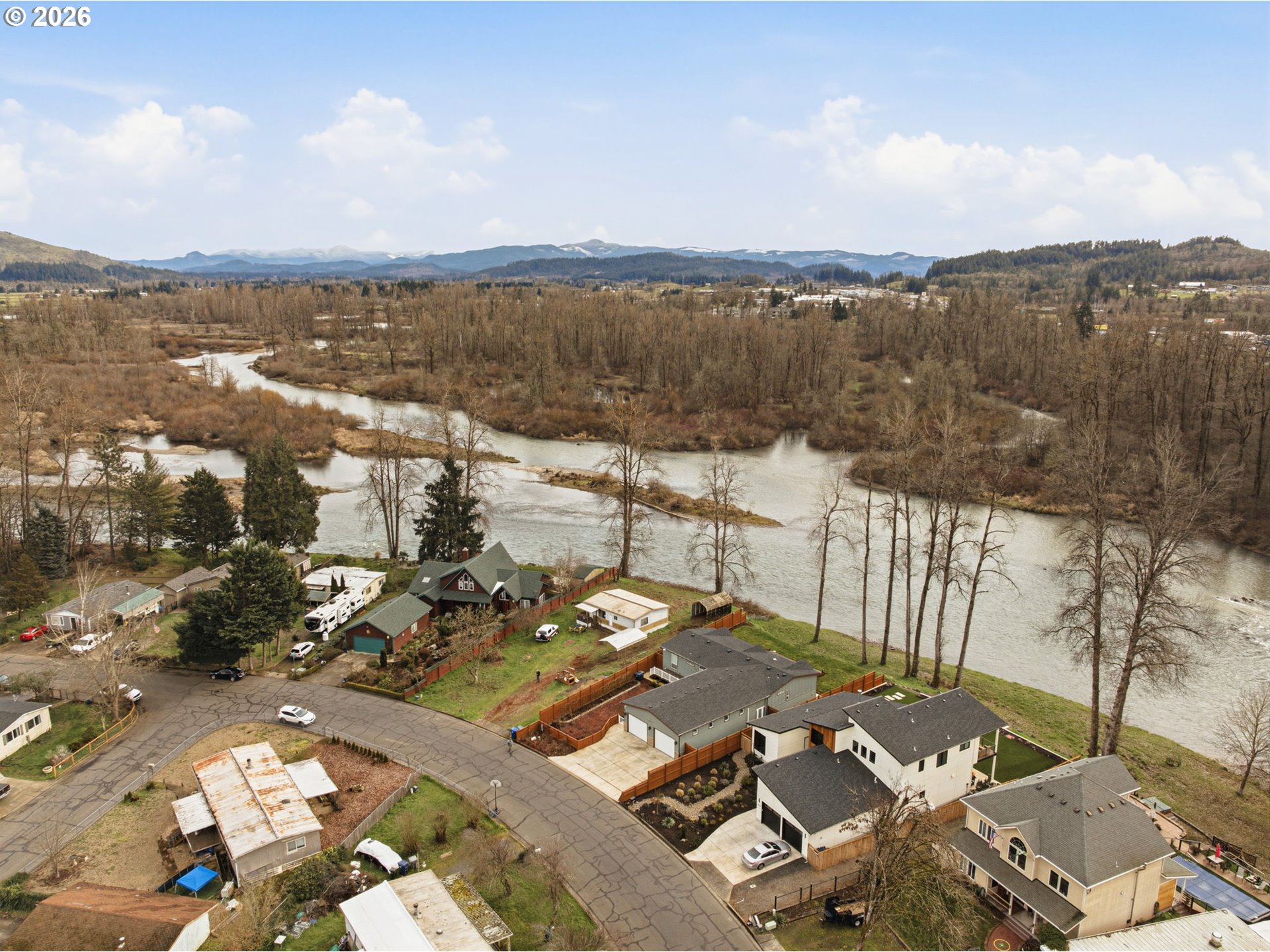 2080 Harbor Drive Springfield, OR 97477 - Photo 2 of 36