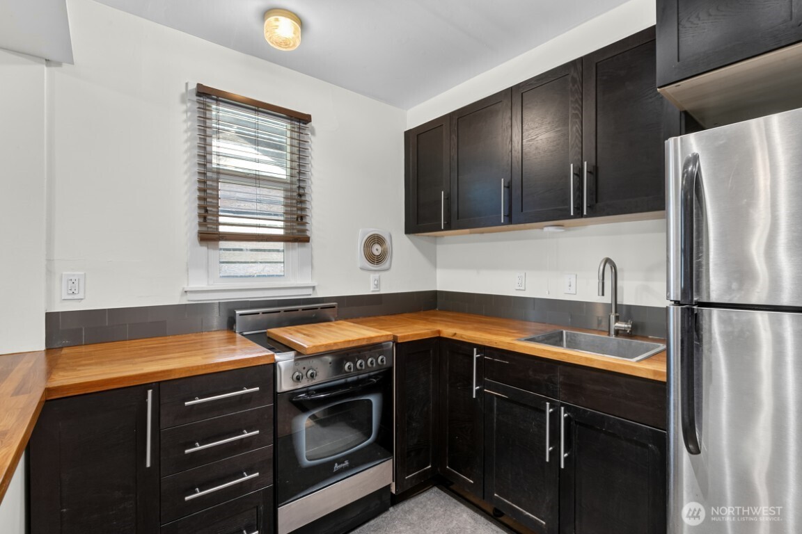 418 North 61st Street, Unit ADU Seattle, WA 98103 - Photo 18 of 23