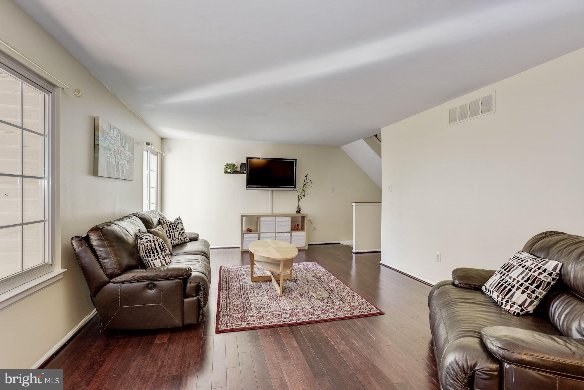 7221 Kindler Road Columbia, MD 21046 - Photo 10 of 23 Living Room