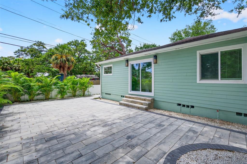 1846 3rd Street South St. Petersburg, FL 33705 - Photo 35 of 40 a house with a garden