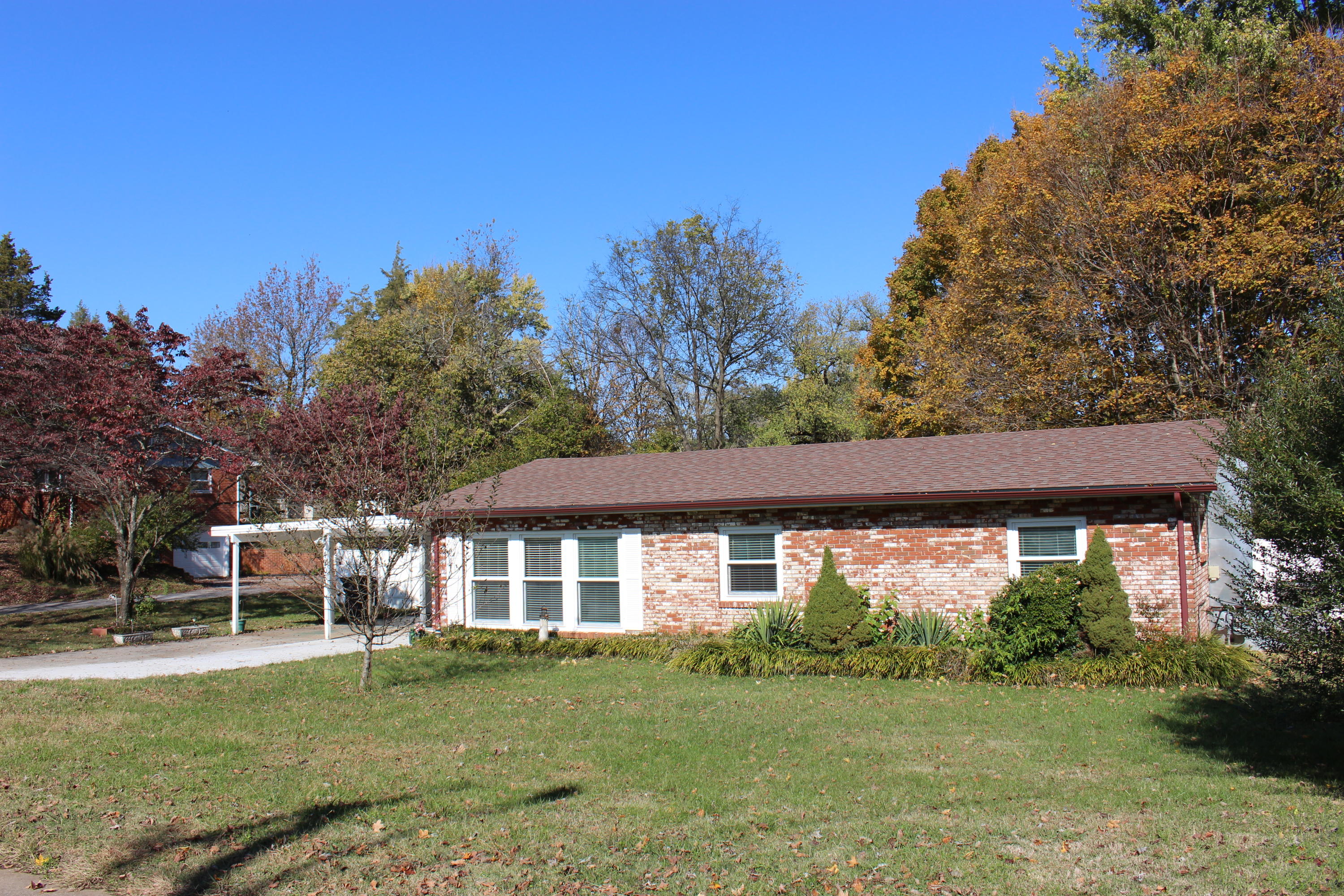 4205 Royalview Road Knoxville, TN 37921 - Photo 3 of 22 IMG_1361