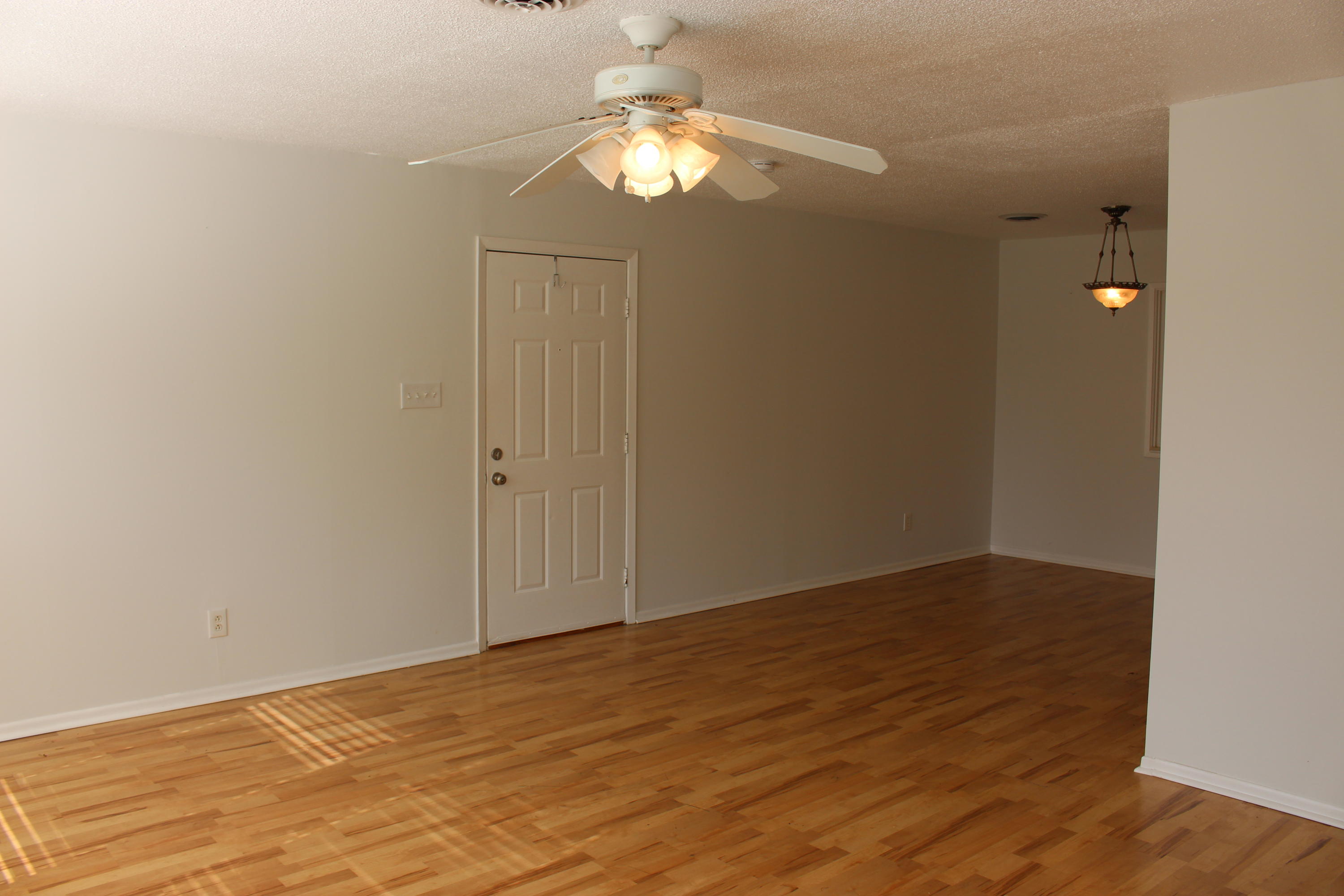 4205 Royalview Road Knoxville, TN 37921 - Photo 6 of 22 IMG_1364