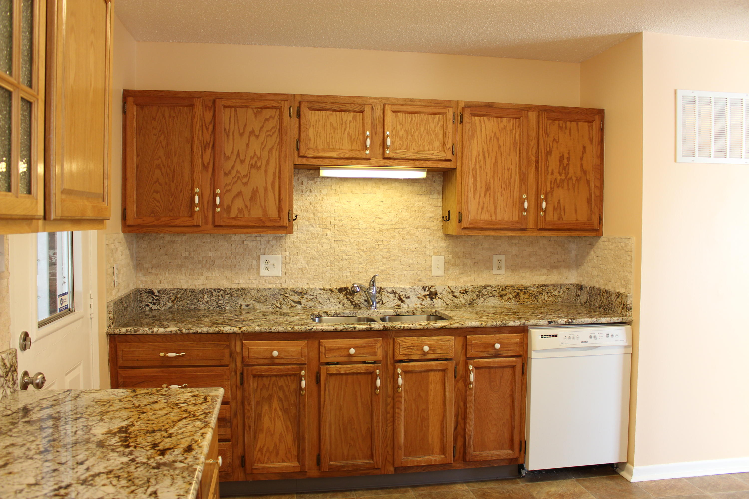 4205 Royalview Road Knoxville, TN 37921 - Photo 10 of 22 IMG_1373