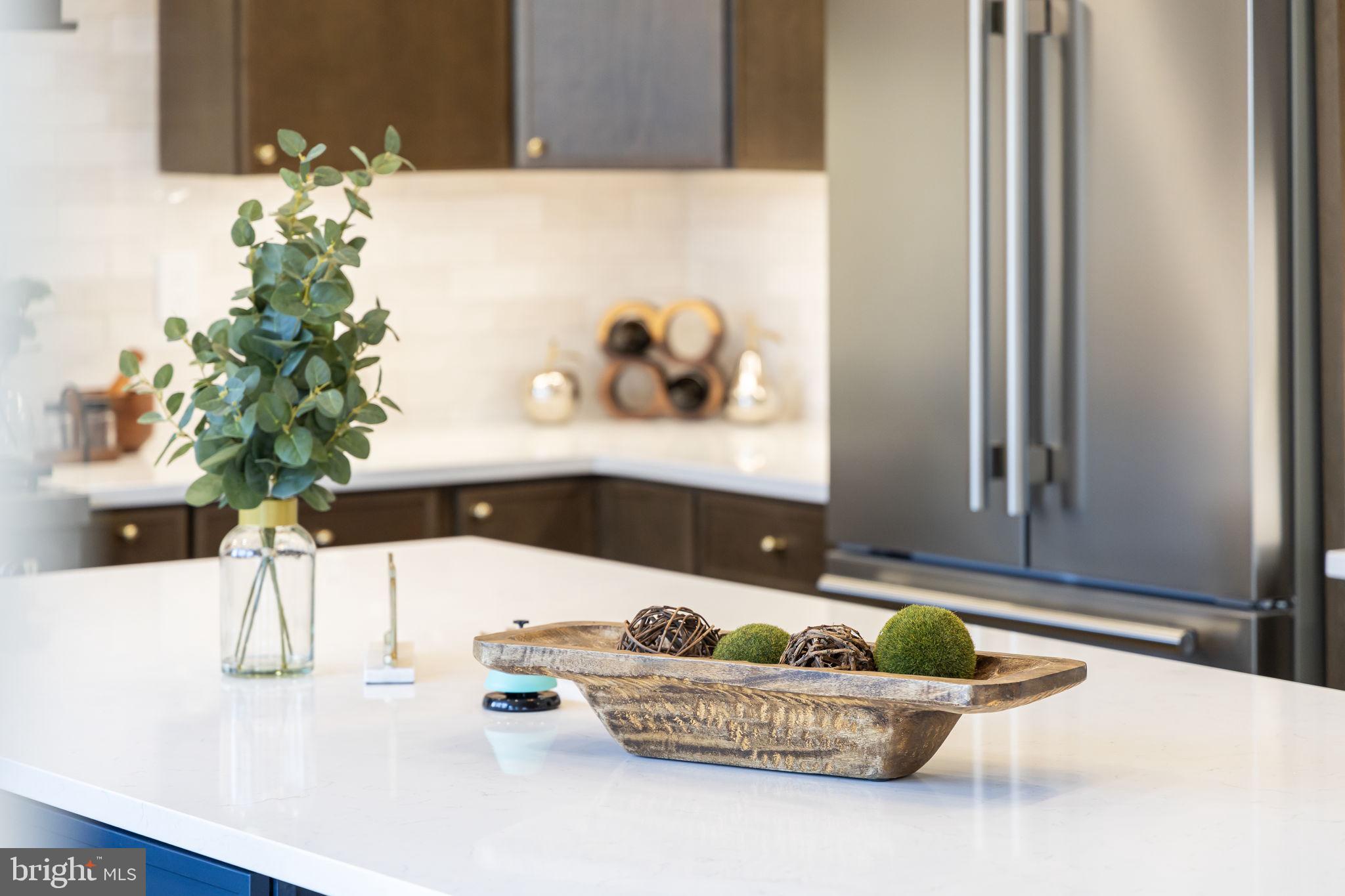 116 Washington Street Locust Grove, VA 22508 - Photo 27 of 130 a vase of flowers sitting on a table
