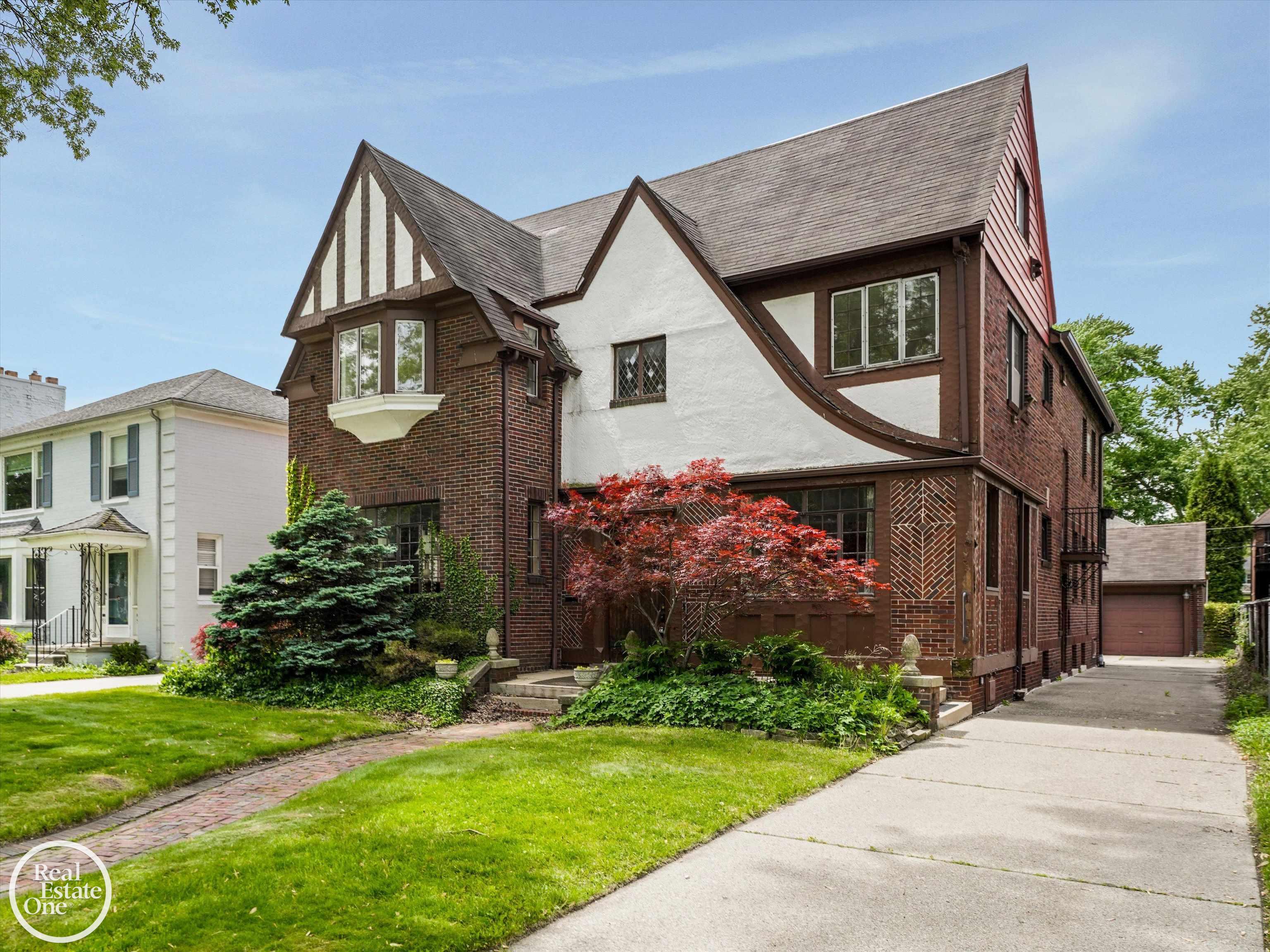 943 Harcourt Road Grosse Pointe, MI 48230 - Photo 4 of 45