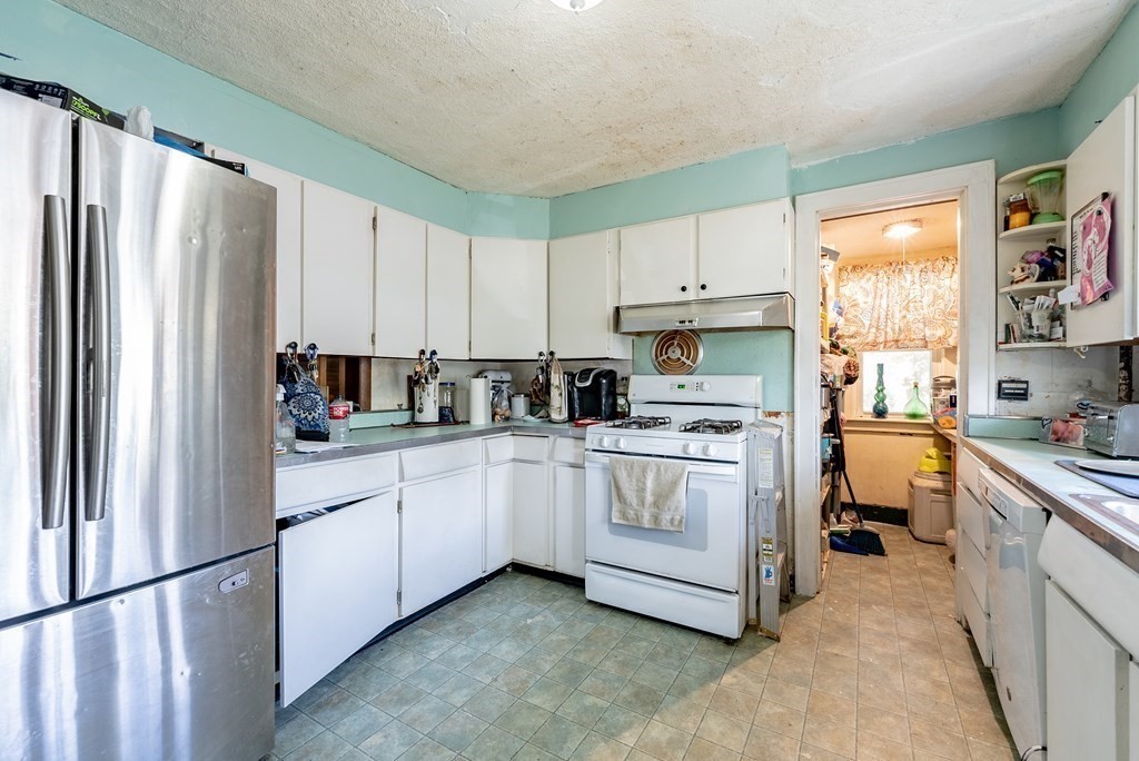 70 Ridgeway Street Westfield, MA 01085 - Photo 4 of 14 Gallery Image 4