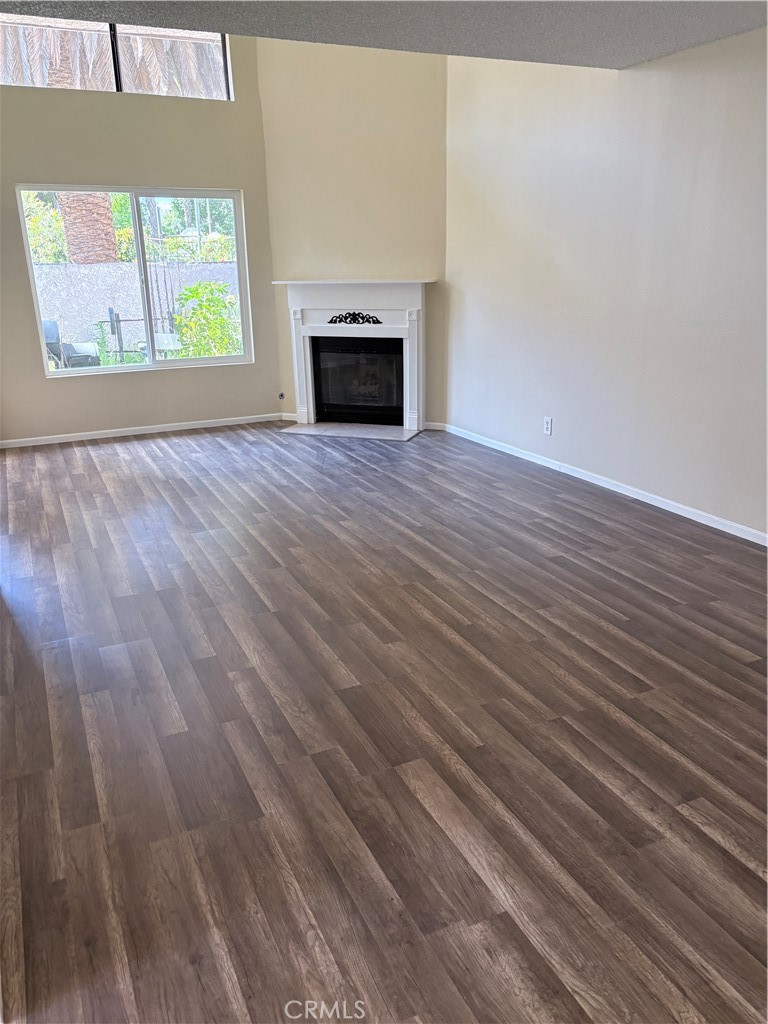 134 Racquet Club Drive Compton, CA 90220 - Photo 4 of 30 Living room