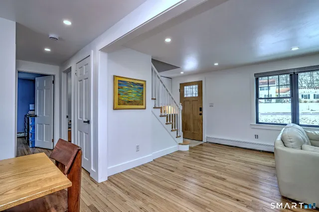 $485,000 | 10 Woodcliff Drive, Simsbury, CT 06070