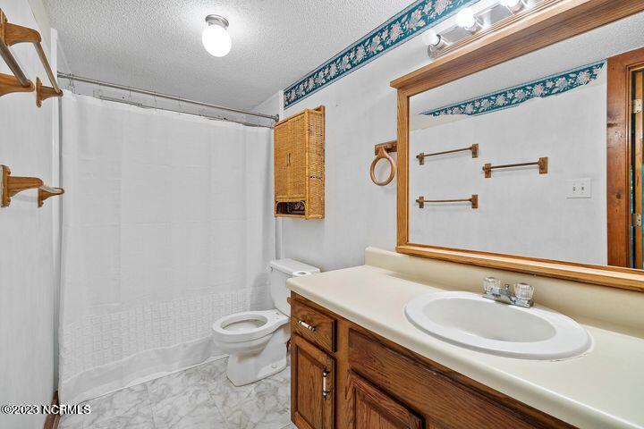 409 Friendly Road Morehead City, NC 28557 - Photo 31 of 40 Master Bath