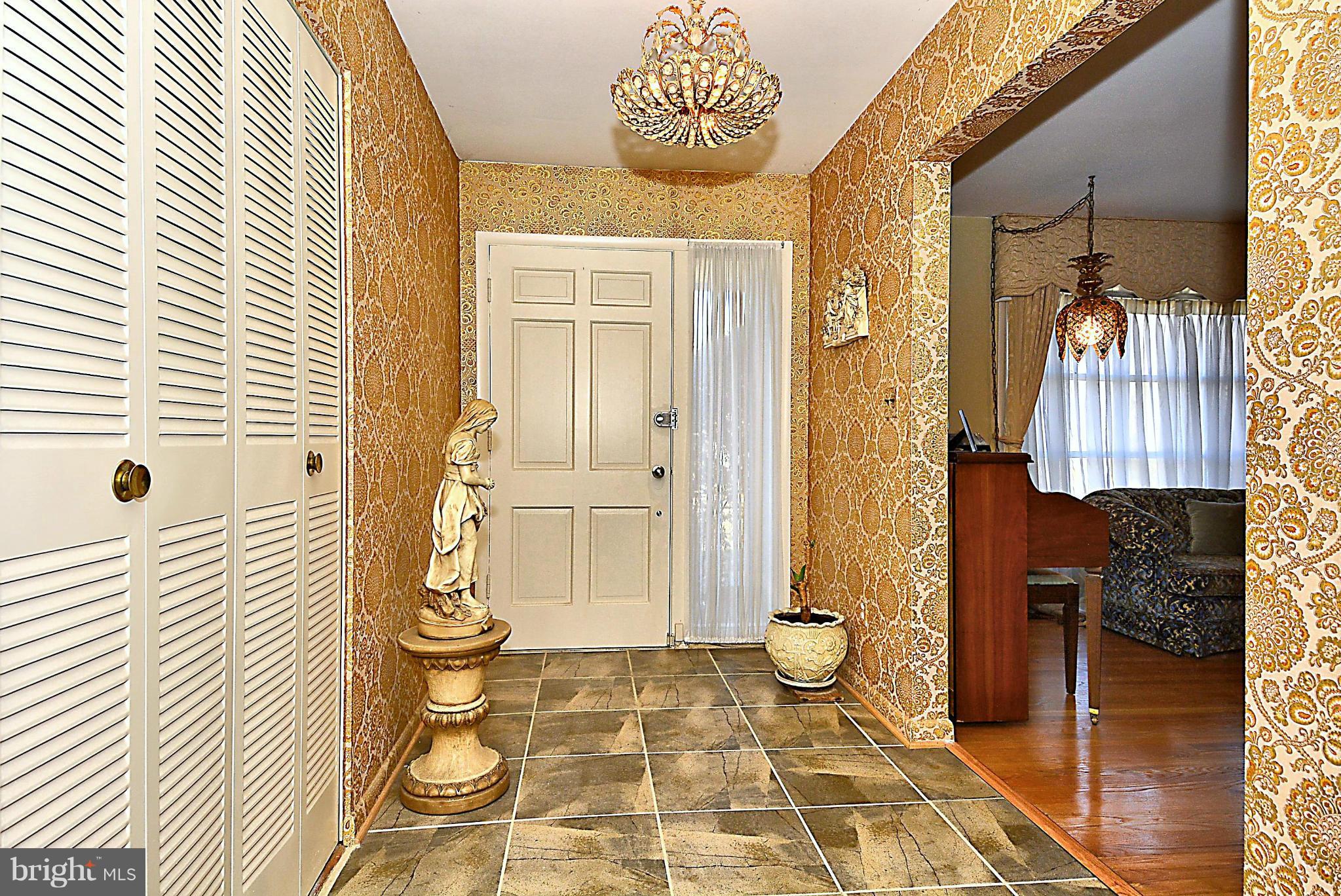 901 Orchard Way Silver Spring, MD 20904 - Photo 17 of 24 Foyer