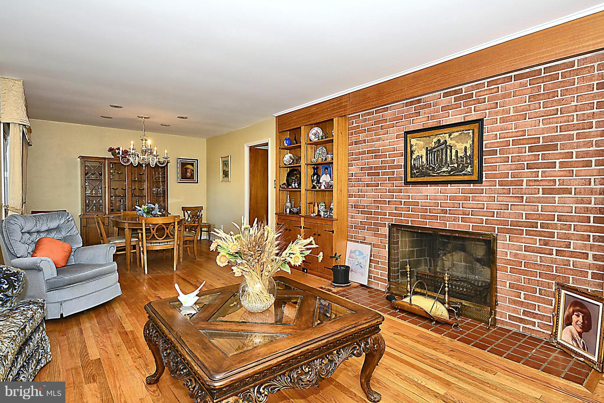 901 Orchard Way Silver Spring, MD 20904 - Photo 9 of 24 Living Room