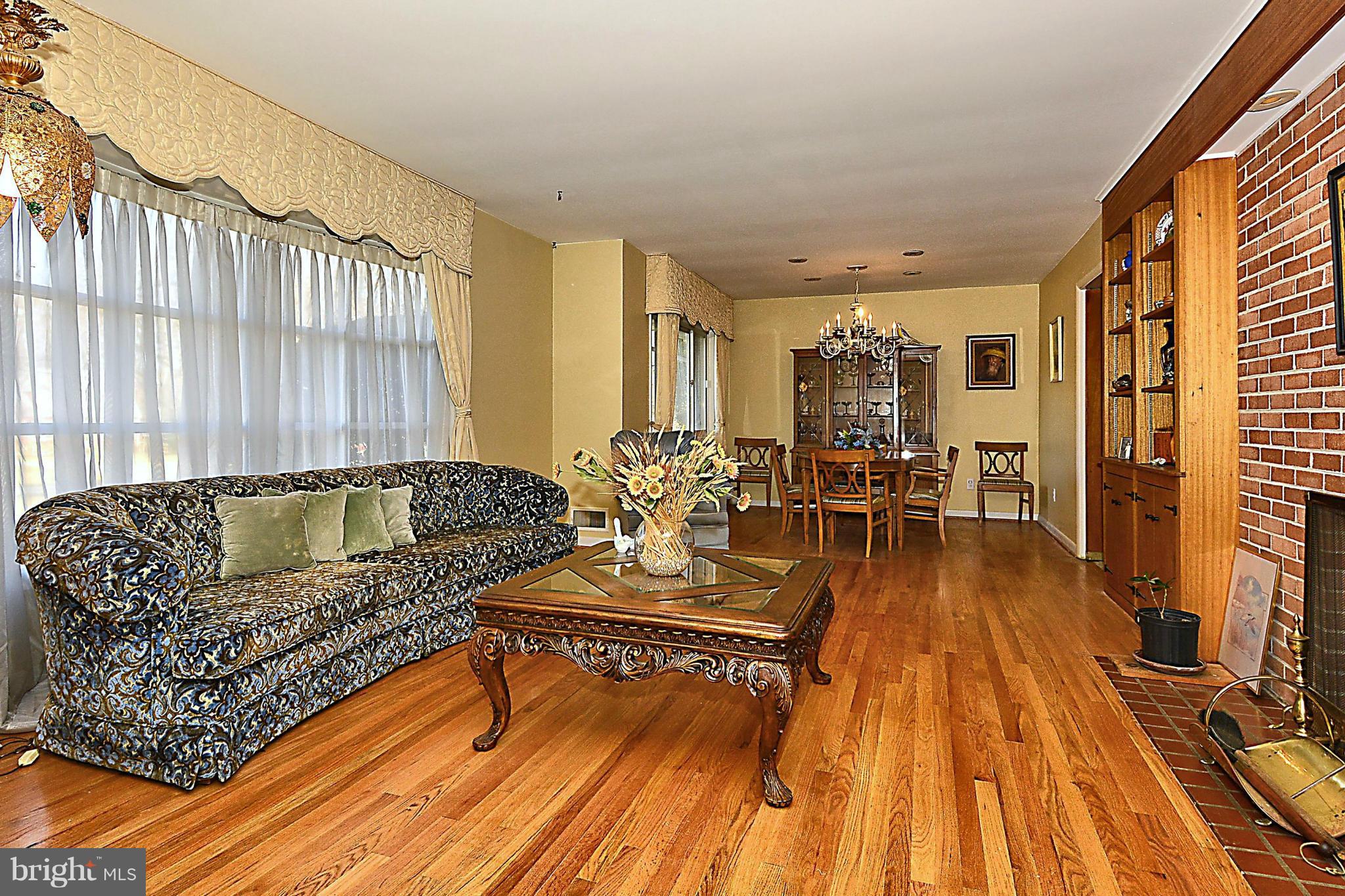 901 Orchard Way Silver Spring, MD 20904 - Photo 10 of 24 Living Room
