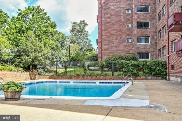 a view of a tennis court