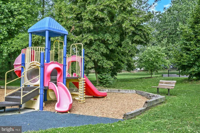 $2,200 | 1830 Columbia Pike, Unit 110, Arlington, VA 22204