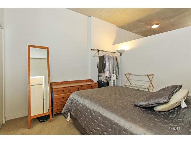 235 West Van Buren Street, Unit 3518 Chicago, IL 60607 - Photo 5 of 9 a bedroom with a bed and a window