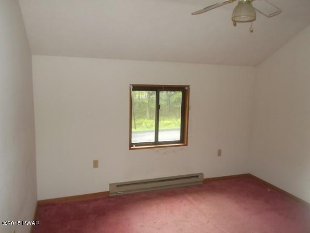 337 Sparrow Loop Bushkill, PA 18324 - Photo 4 of 6