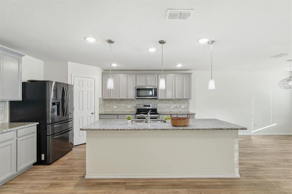 745 Brockwell Bend Forney, TX 75126 - Photo 8 of 36