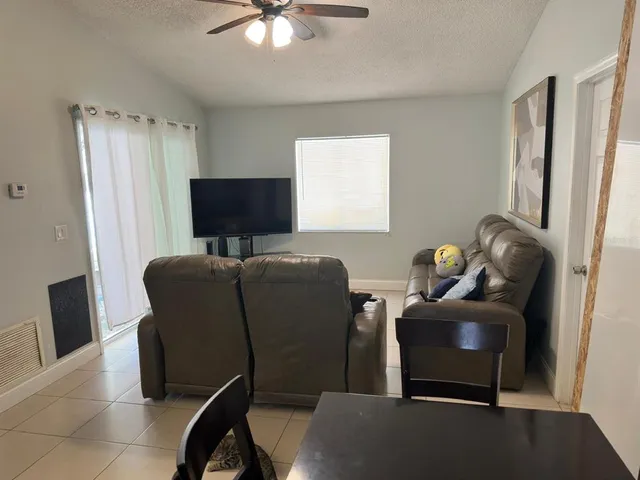 $349,900 | 173 Lake Drive, Orlando, FL 32835