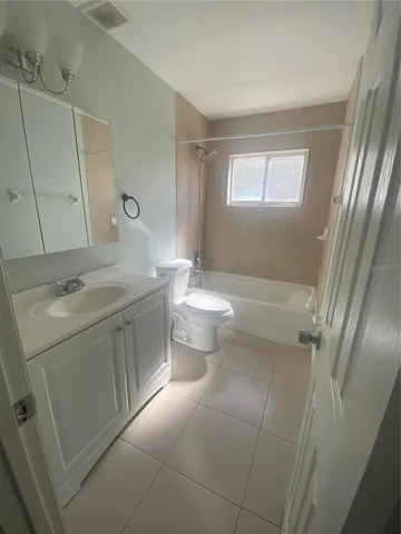 a view of a back yard