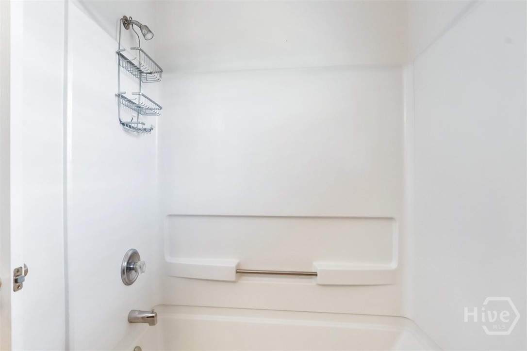 15 Victoria Court Pooler, GA 31322 - Photo 33 of 40 Hall Bath Shower/Tub