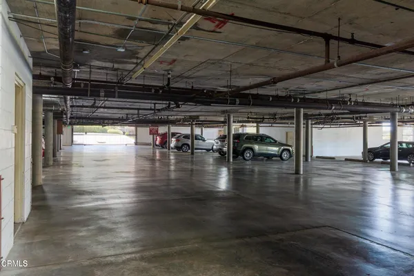 $3,000 | 4239 Vía Arbolada, Unit 206, Monterey Hills, CA 90042