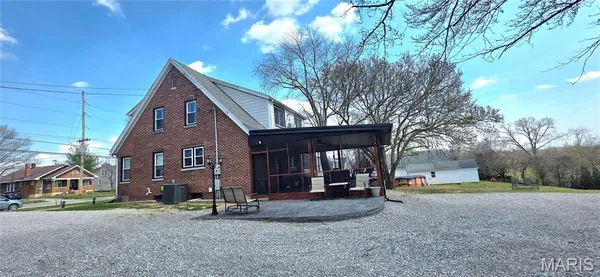 $265,000 | 925 Lehmen Drive, Chester, IL 62233