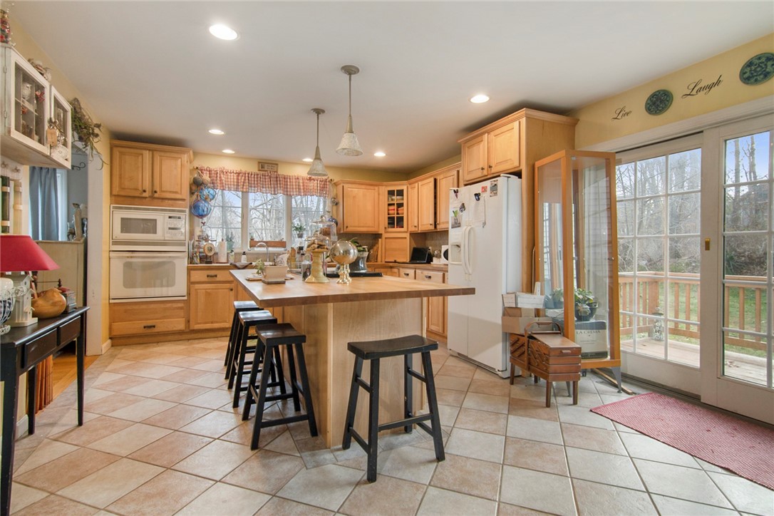 40 Rockridge Road Westerly, RI 02891 - Photo 13 of 33