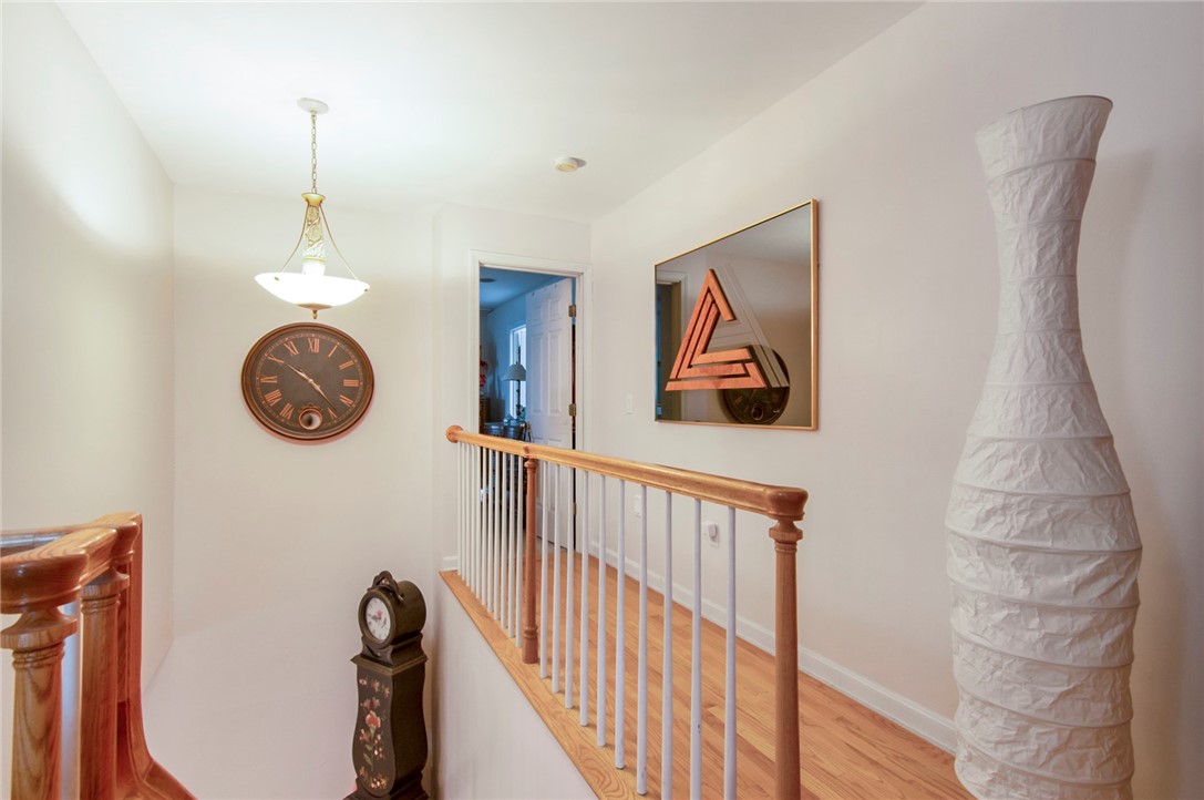 40 Rockridge Road Westerly, RI 02891 - Photo 18 of 33 2nd Floor Hall