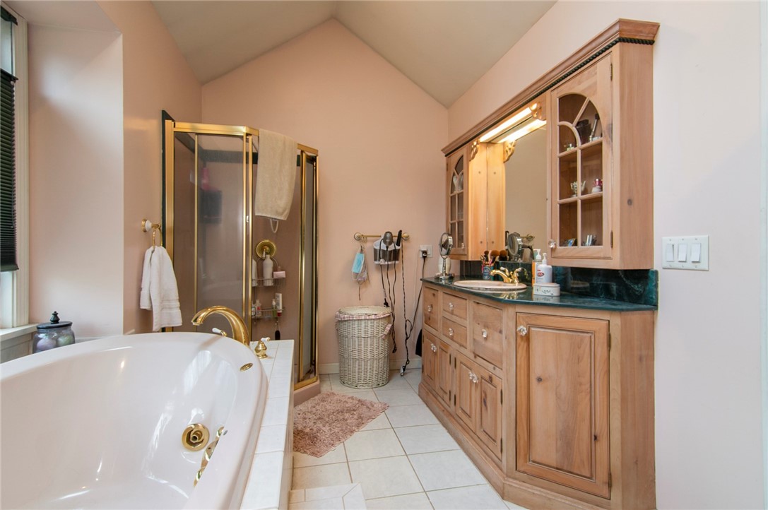 40 Rockridge Road Westerly, RI 02891 - Photo 23 of 33 Master Bath