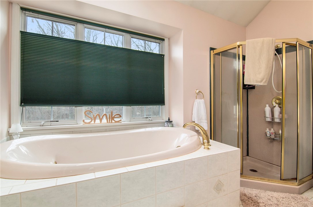 40 Rockridge Road Westerly, RI 02891 - Photo 24 of 33 Master Bath