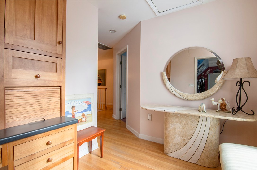 40 Rockridge Road Westerly, RI 02891 - Photo 27 of 33 2nd Floor Hall Way
