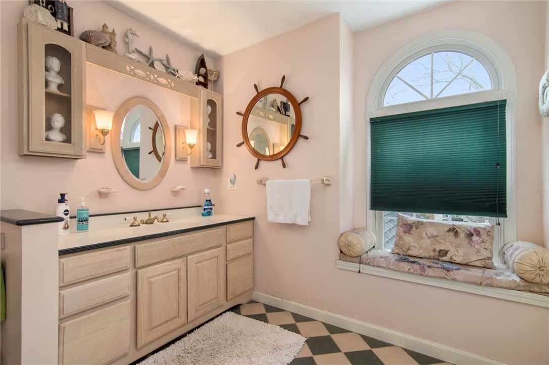 40 Rockridge Road Westerly, RI 02891 - Photo 28 of 33 2nd floor bath