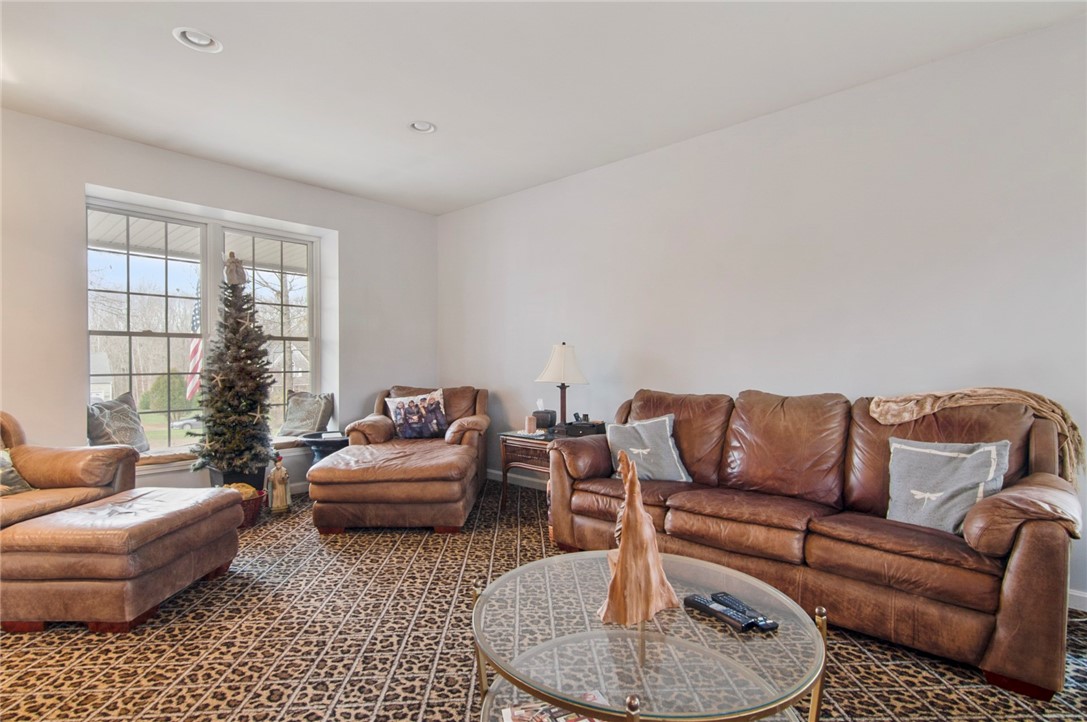 40 Rockridge Road Westerly, RI 02891 - Photo 8 of 33 Living Room