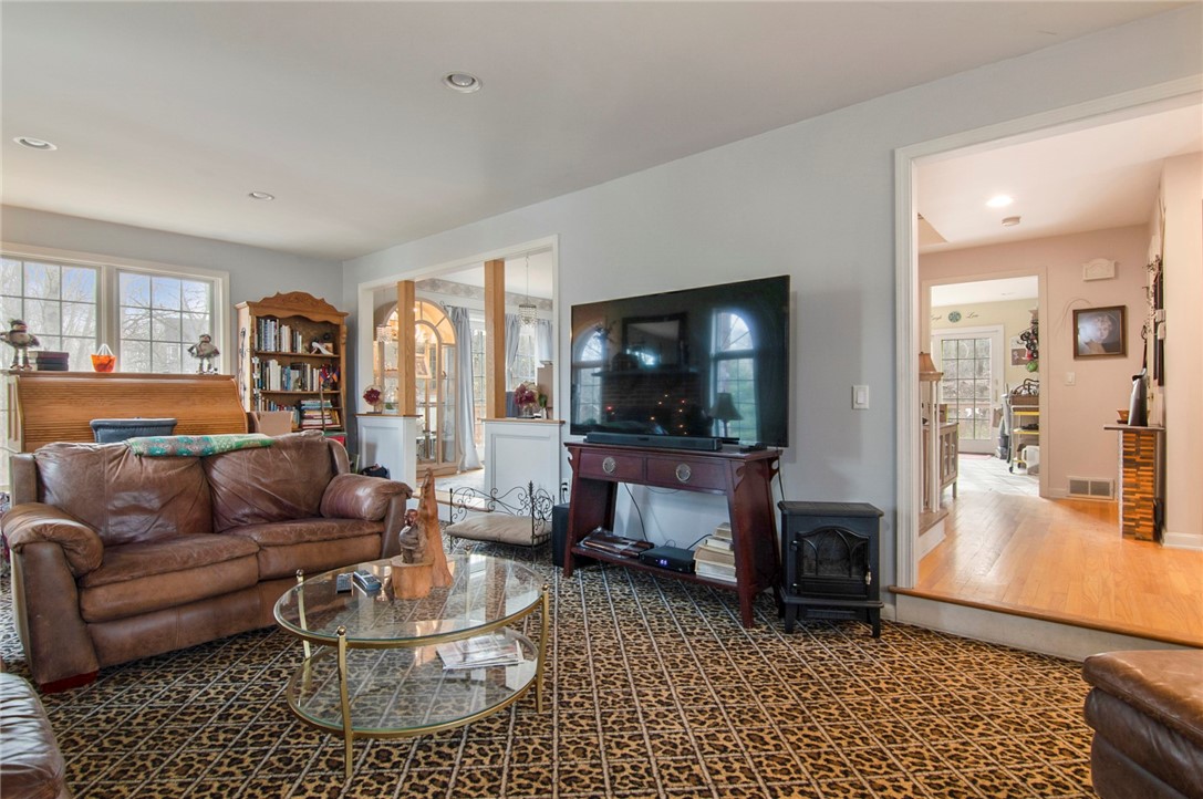 40 Rockridge Road Westerly, RI 02891 - Photo 9 of 33 Living Room