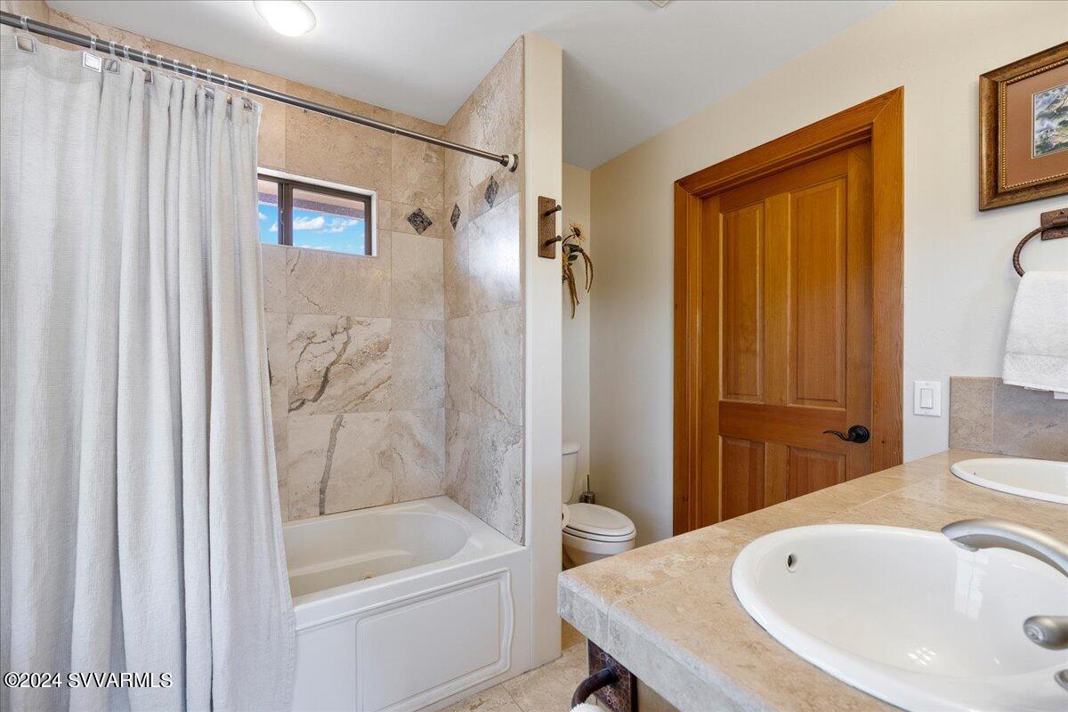 520 Jordan Road, Unit 9 Sedona, AZ 86336 - Photo 17 of 32 Primary Suite Bathroom