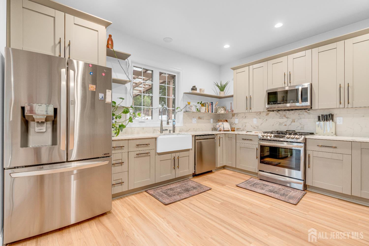 38 Sturgis Road Edison, NJ 08817 - Photo 11 of 41 a kitchen with a refrigerator stove and microwave