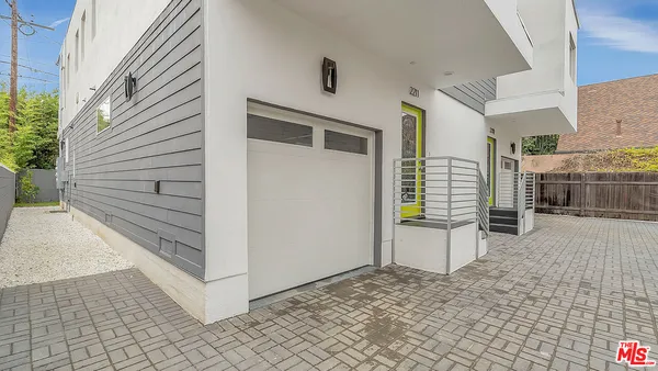 $4,900 | 2211 6th Avenue, Unit 1/2, Los Angeles, CA 90018