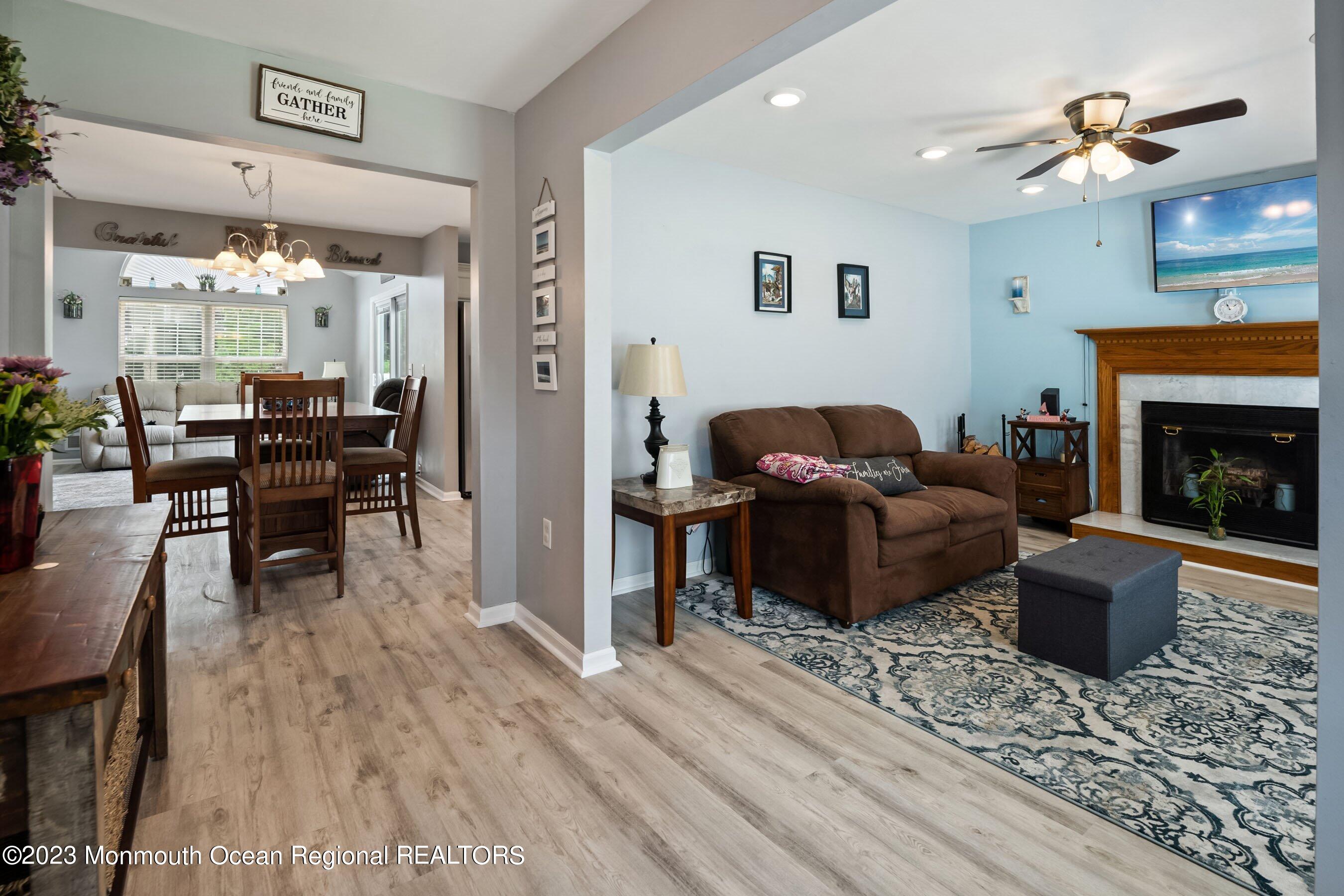 275 Sextant Road Manahawkin, NJ 08050 - Photo 4 of 33 275 Sextant Foyer
