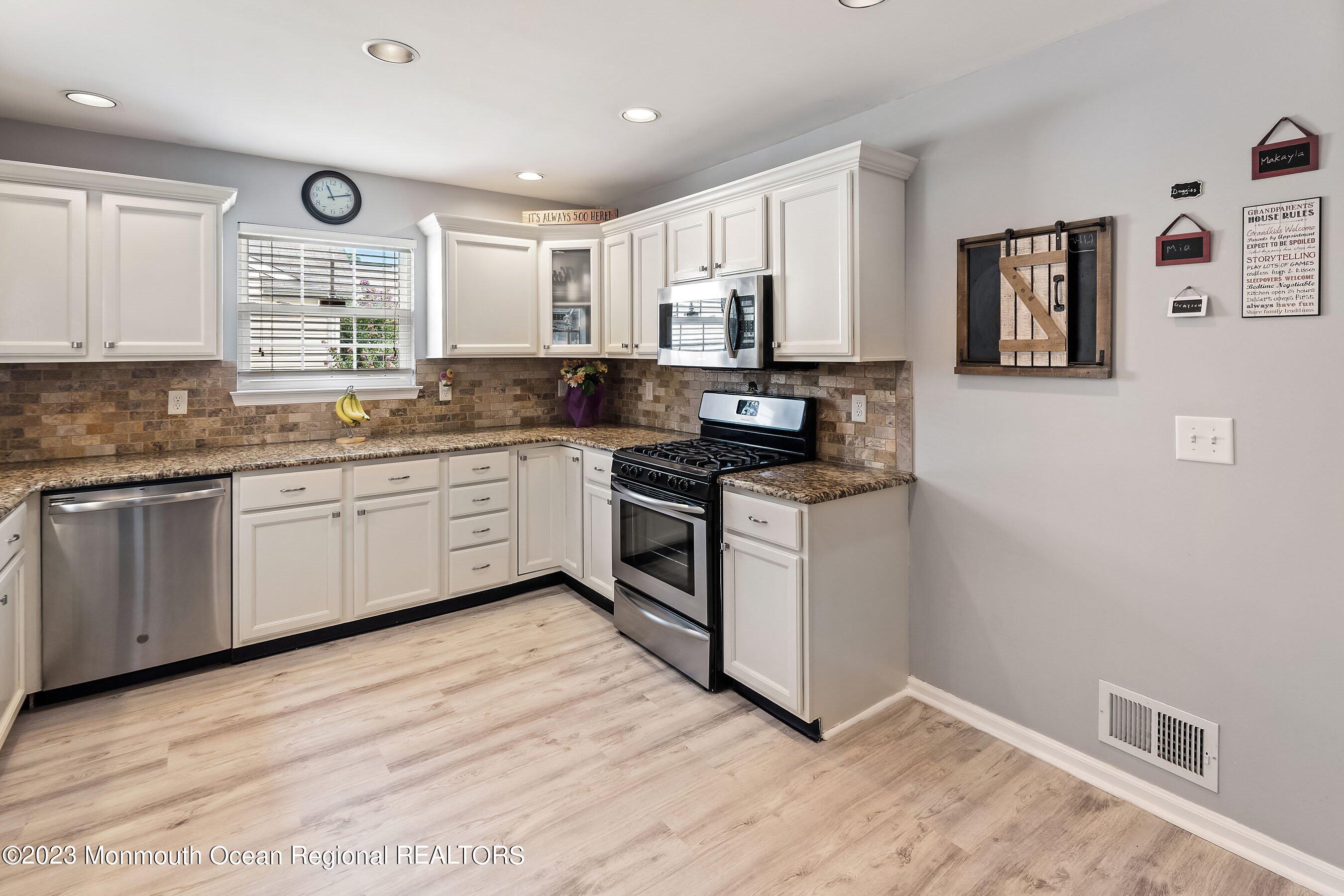 275 Sextant Road Manahawkin, NJ 08050 - Photo 8 of 33 S75 Sextant Kitchen